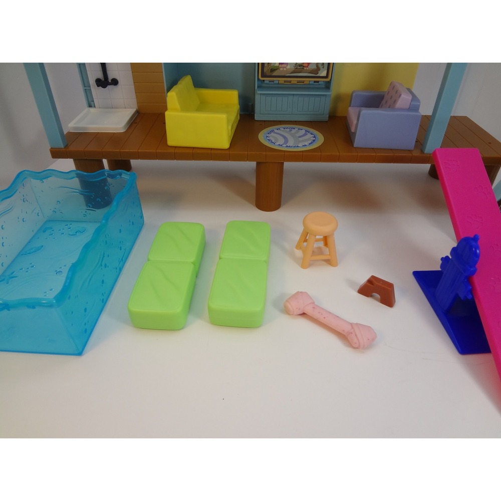 Bluey Beach Cabin Playset with Accessories Pool SeeSaw Furniture Shower - Picture 2 of 5